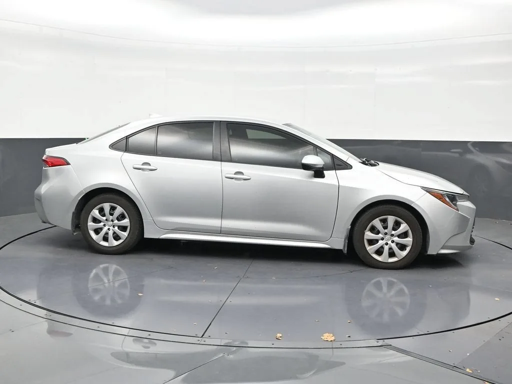 2024 Toyota Corolla LE photo 6