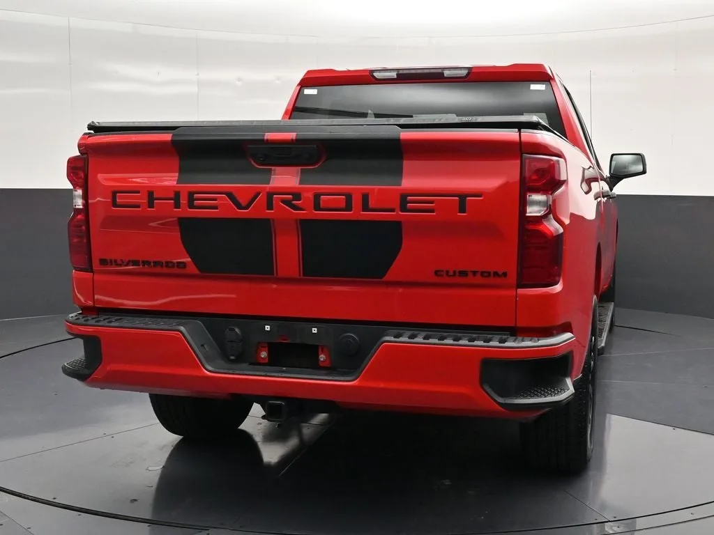 2022 Chevrolet Silverado 1500 Custom photo 2