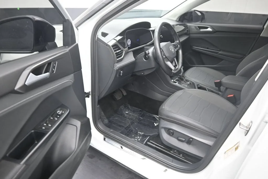 2025 Volkswagen Taos 1.5T SE Black photo 10