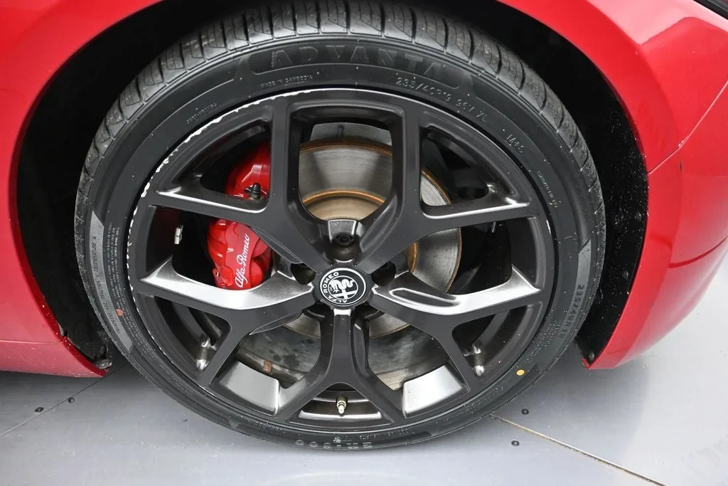 2020 Alfa Romeo Giulia Base photo 9