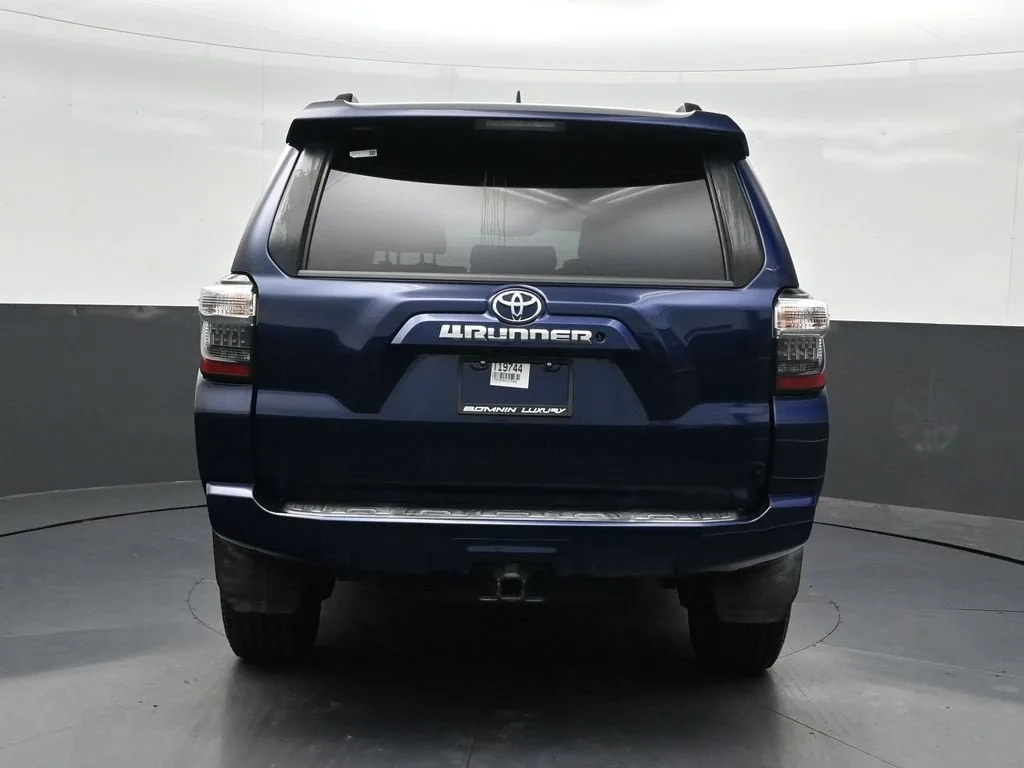 2020 Toyota 4Runner SR5 photo 4
