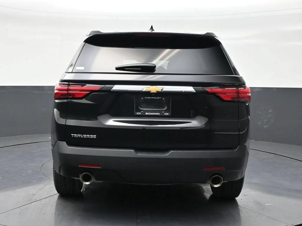 2022 Chevrolet Traverse LS photo 4