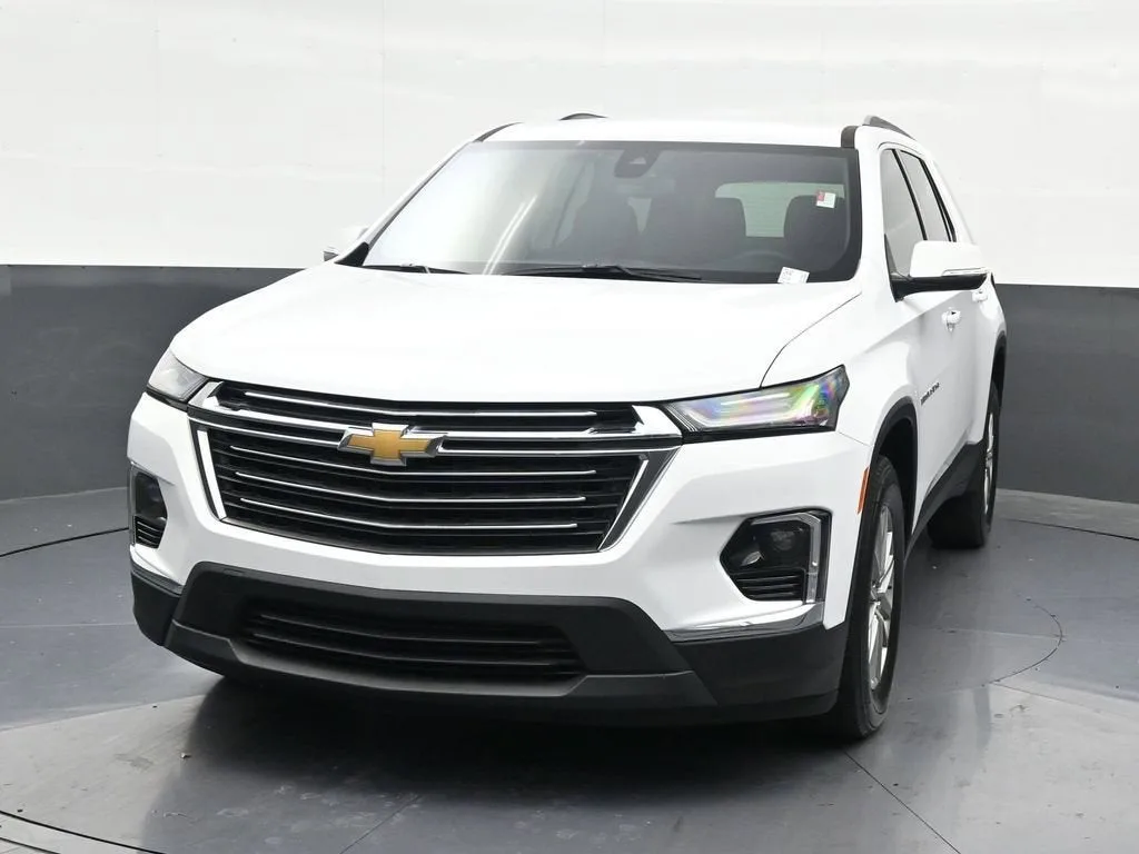 2023 Chevrolet Traverse LT Cloth photo 9