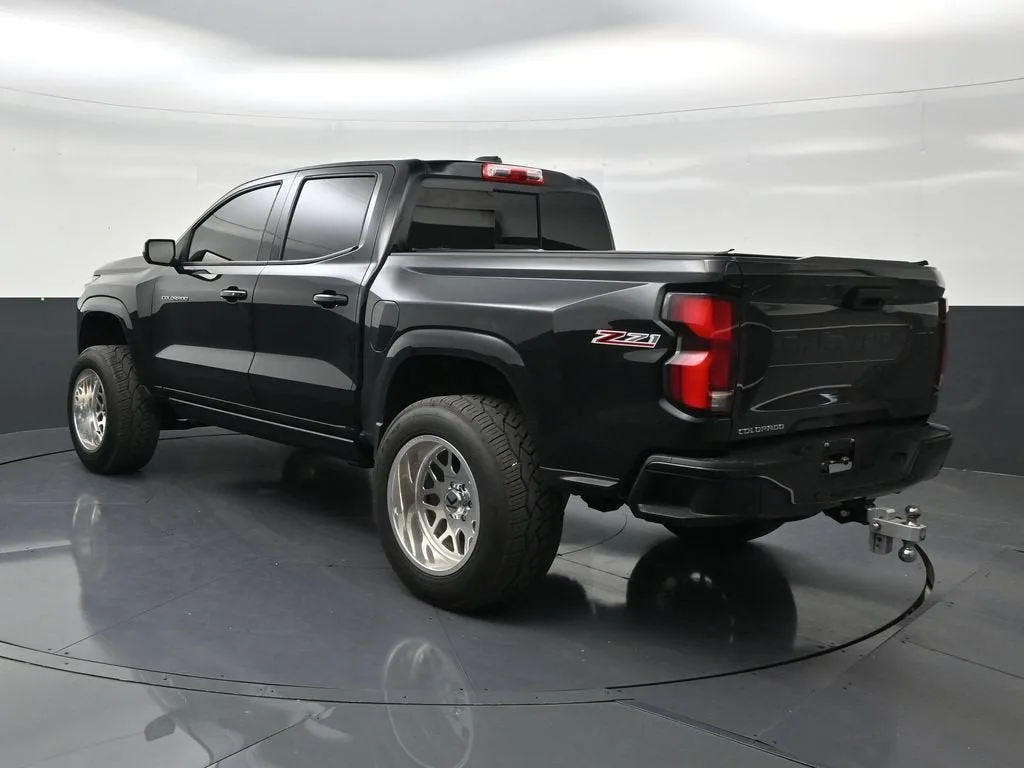 2025 Chevrolet Colorado Z71 photo 3