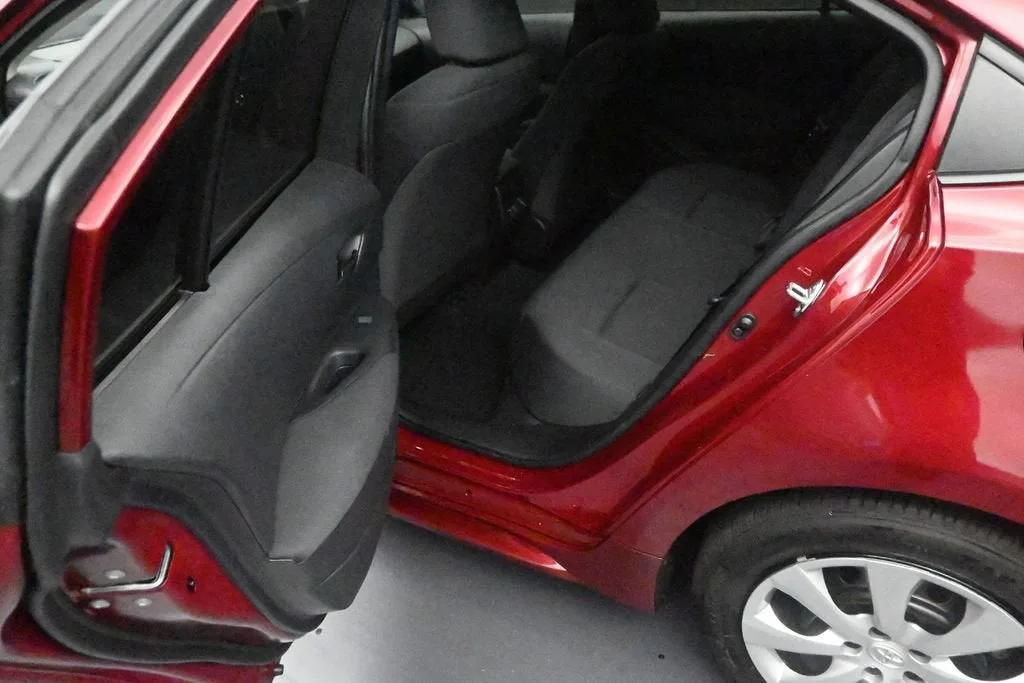 2025 Toyota Corolla LE photo 12