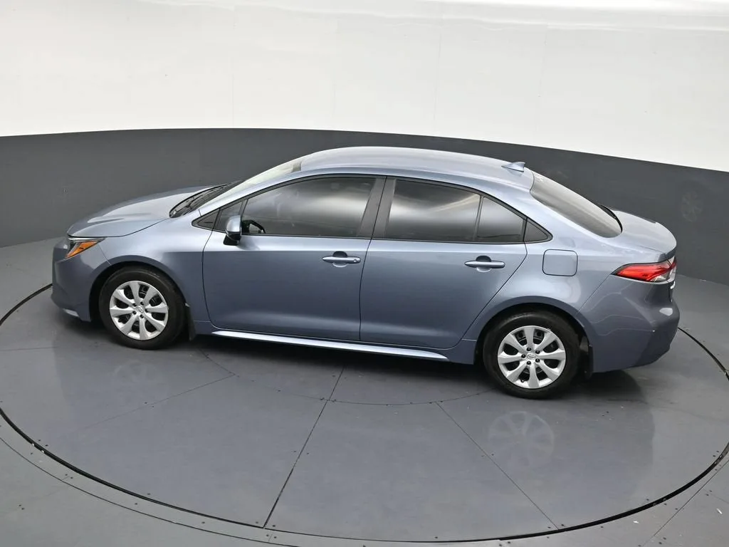 2025 Toyota Corolla LE photo 12