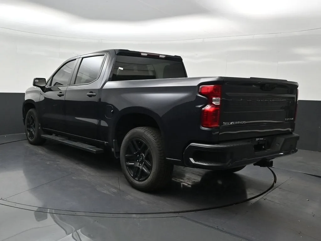 2023 Chevrolet Silverado 1500 Custom photo 3