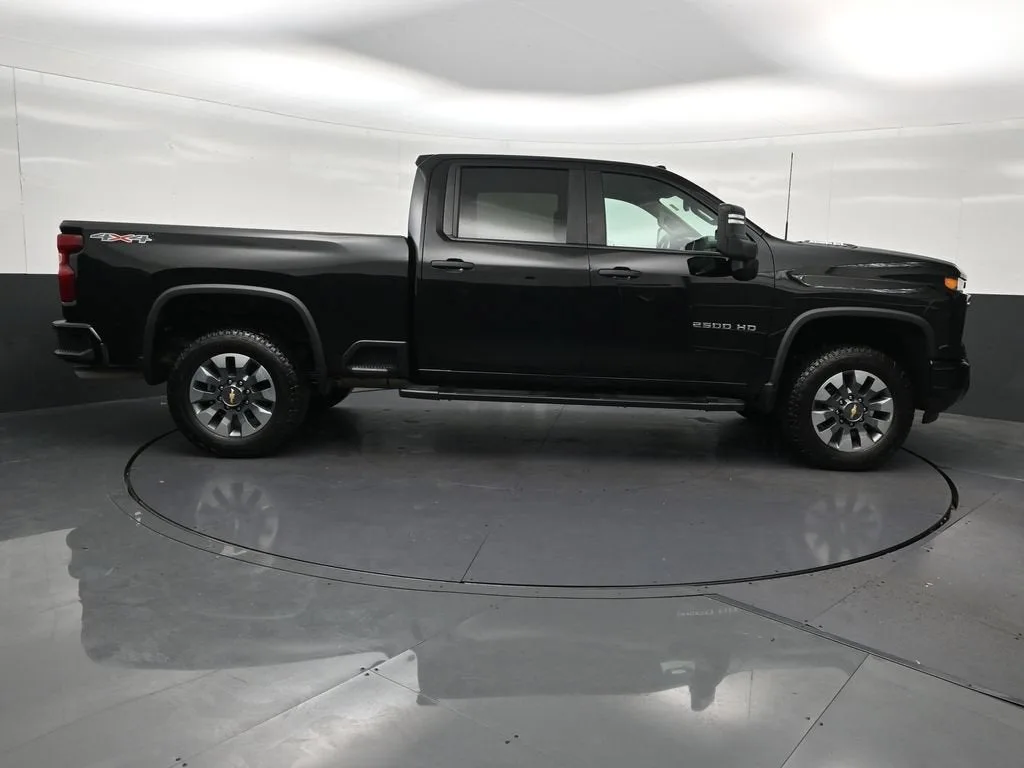 2025 Chevrolet Silverado 2500 HD Custom photo 7