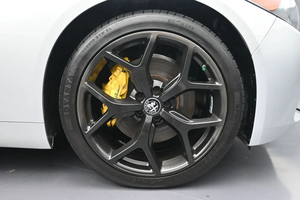 2021 Alfa Romeo Giulia Ti photo 9
