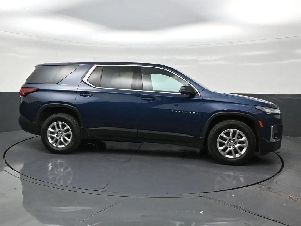 2023 Chevrolet Traverse LS photo 6