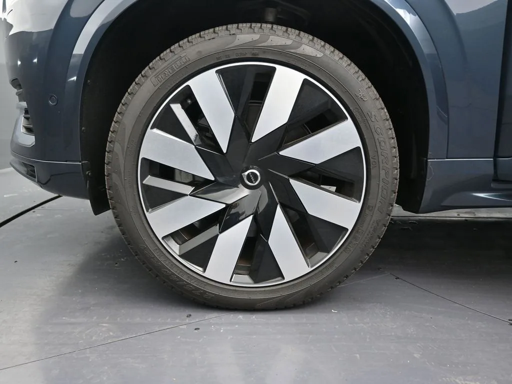 2025 Volvo XC90 Plug-In Hybrid T8 Ultra 6-Seater photo 10