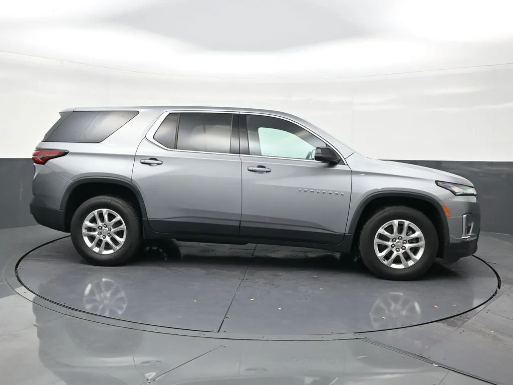 2023 Chevrolet Traverse LS photo 6