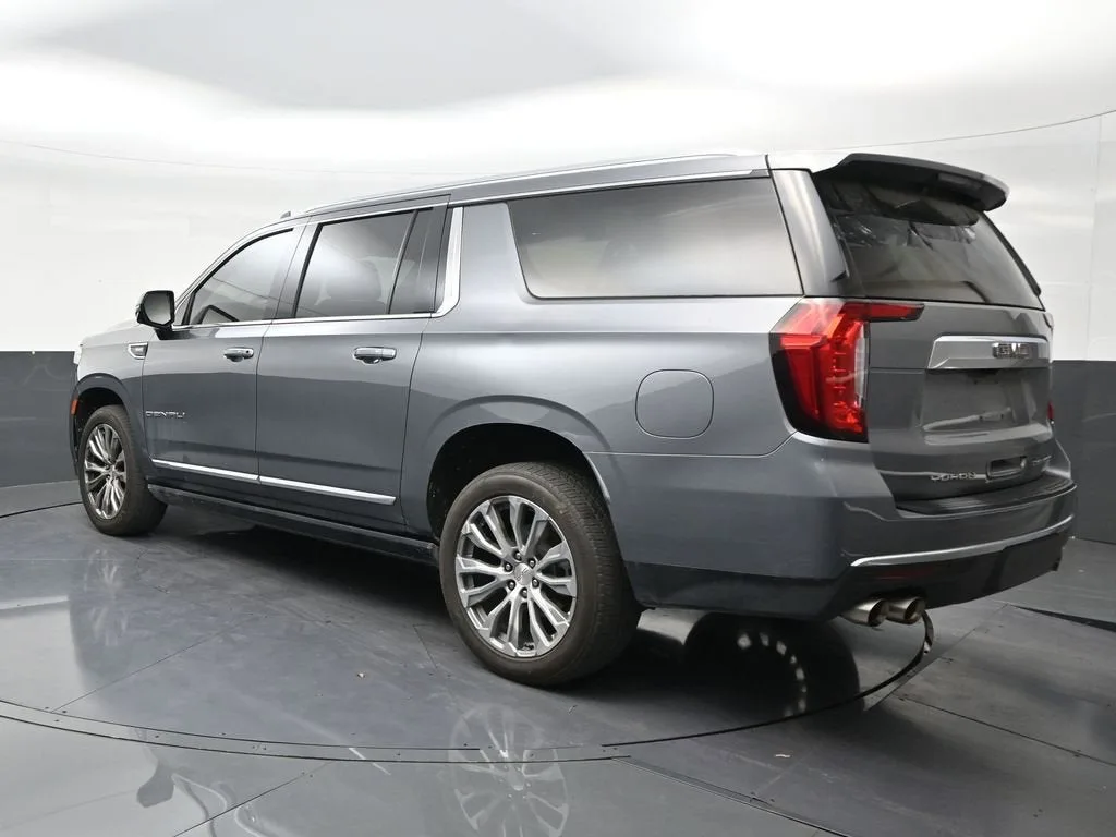 2021 GMC Yukon XL Denali photo 3