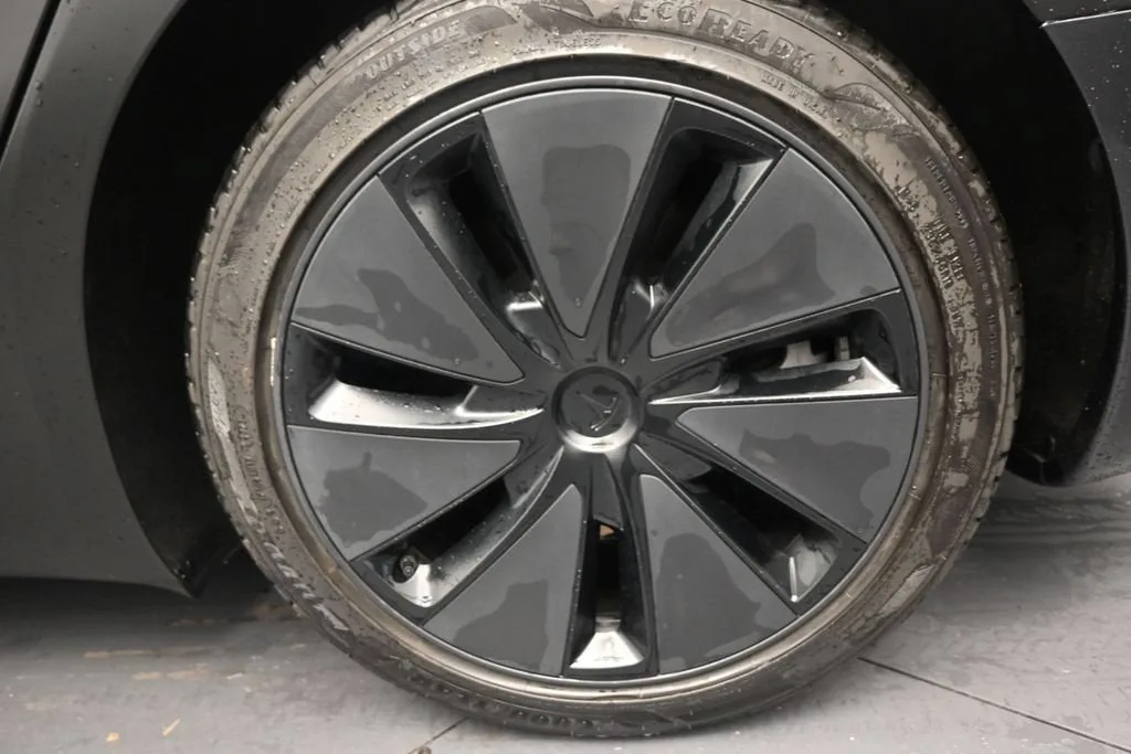 2024 Tesla Model 3 Rear-Wheel Drive photo 9