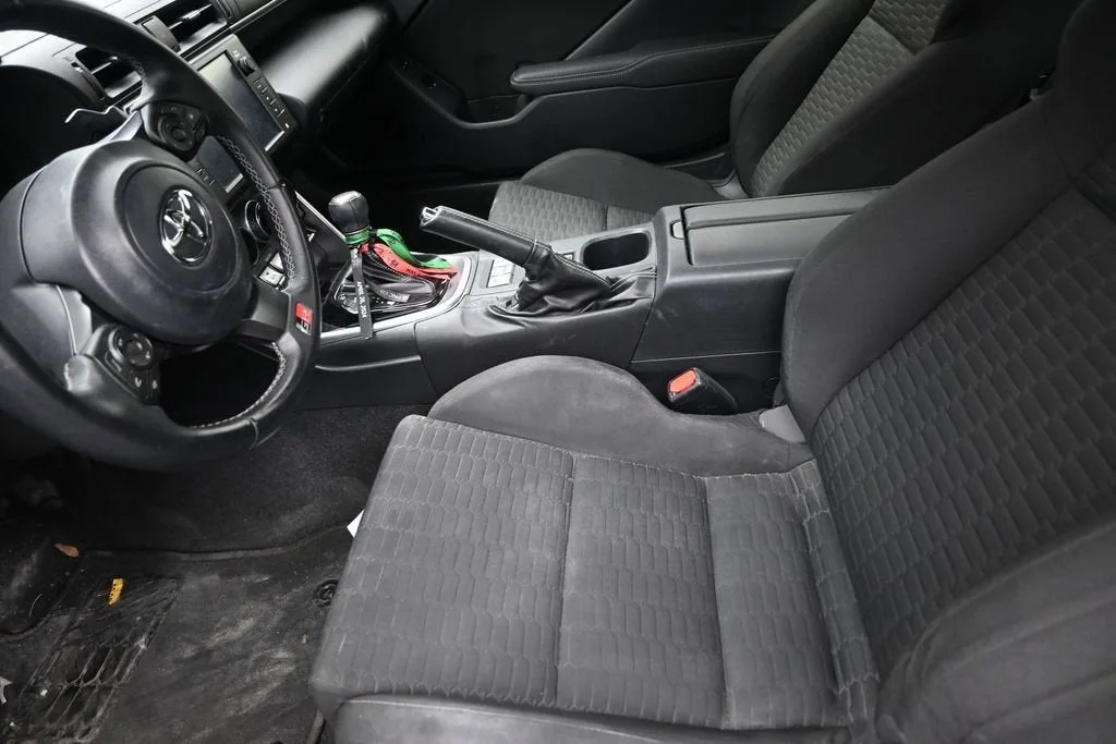 2024 Toyota GR86 2DR AT photo 12