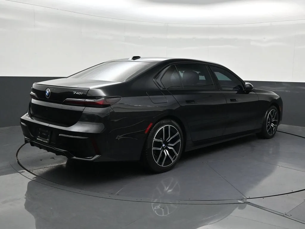 2025 BMW 740i xDrive photo 5