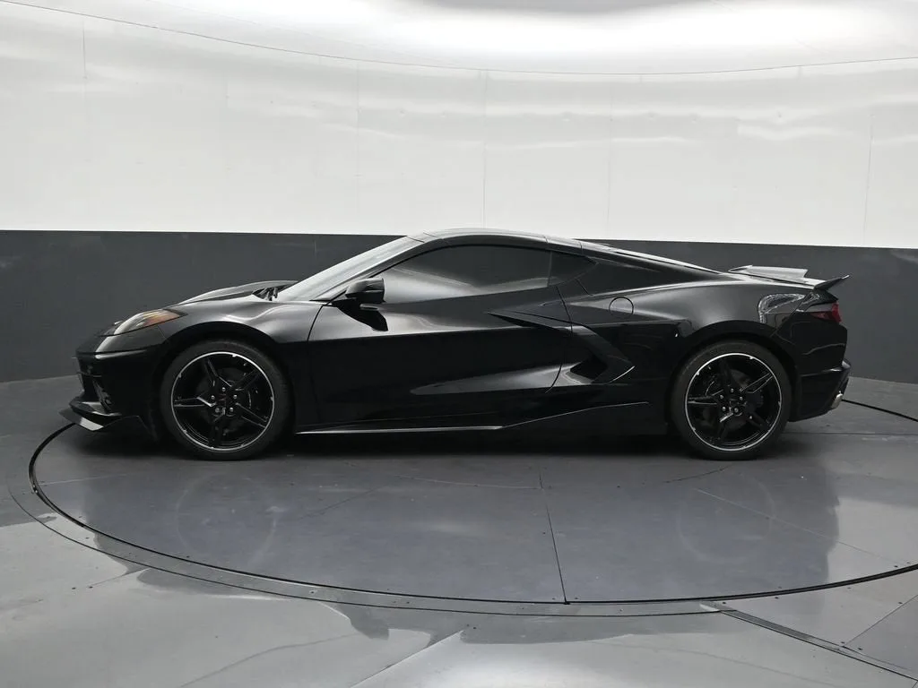 2024 Chevrolet Corvette Stingray 1LT photo 2