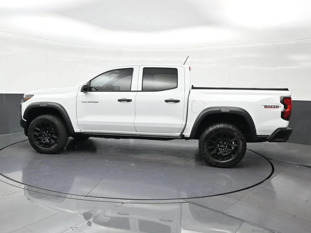 2023 Chevrolet Colorado Trail Boss photo 2