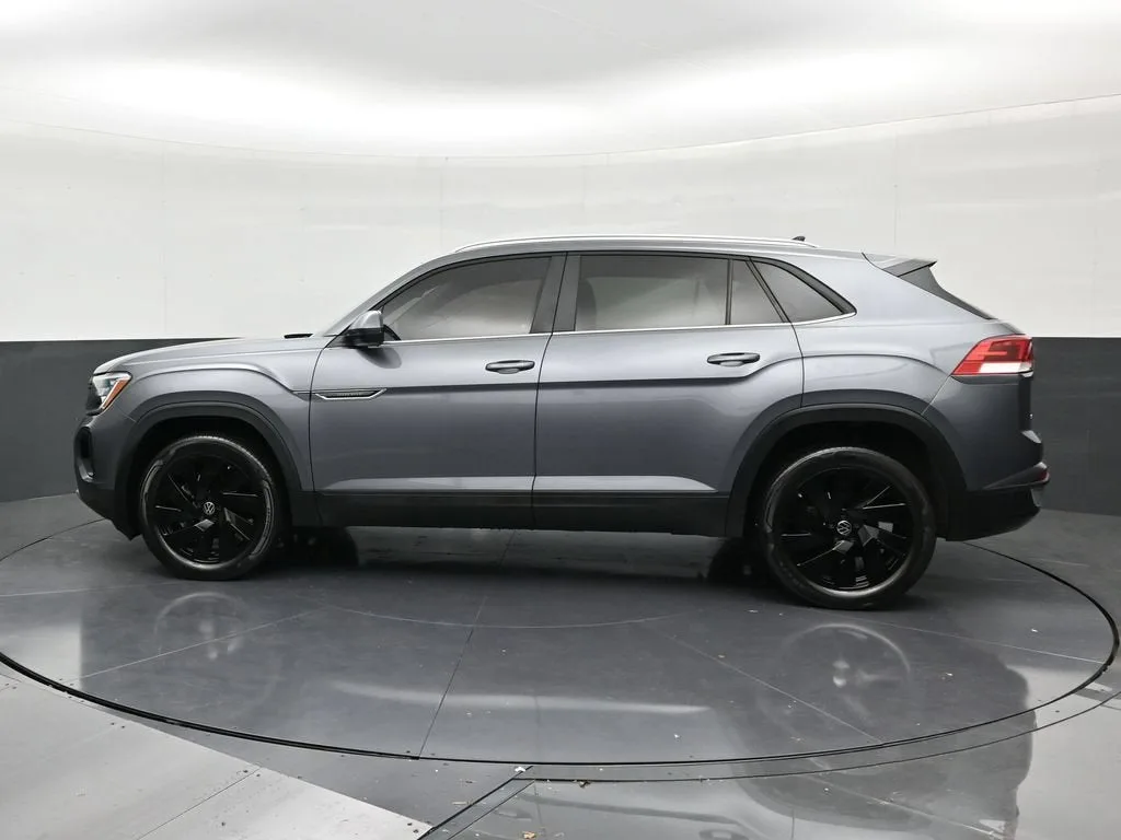 2024 Volkswagen Atlas Cross Sport 2.0T SE w/Technology photo 2