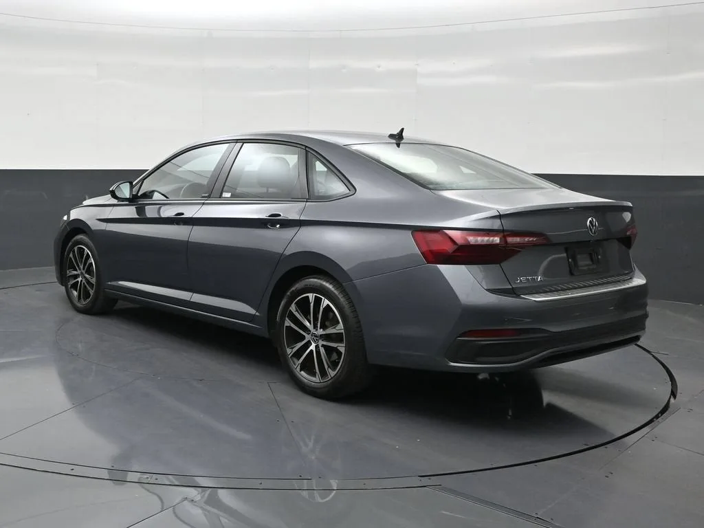 2024 Volkswagen Jetta 1.5T Sport photo 3