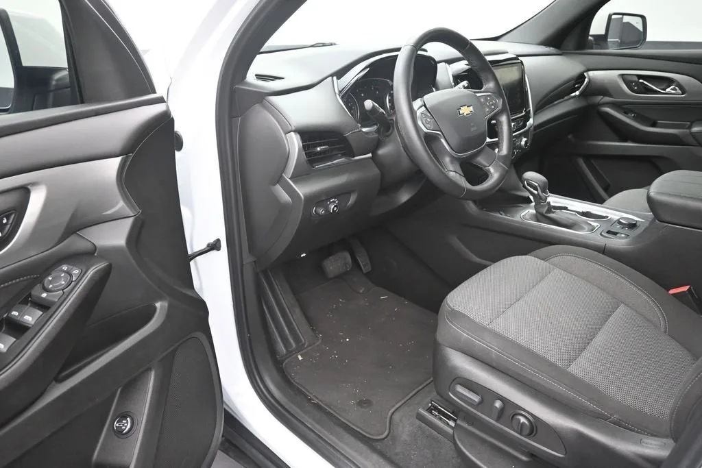 2023 Chevrolet Traverse LT Cloth photo 10