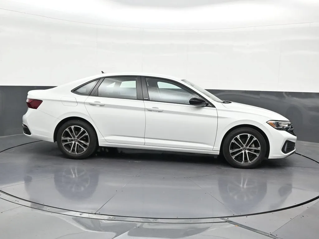 2023 Volkswagen Jetta 1.5T Sport photo 6