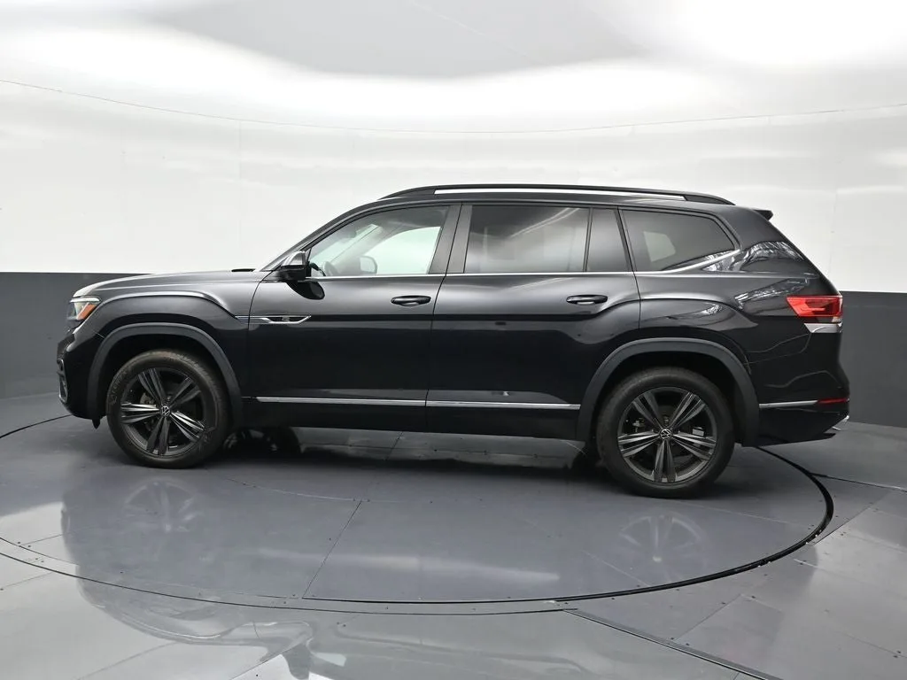 2021 Volkswagen Atlas 3.6L V6 SE w/Technology R-Line photo 2