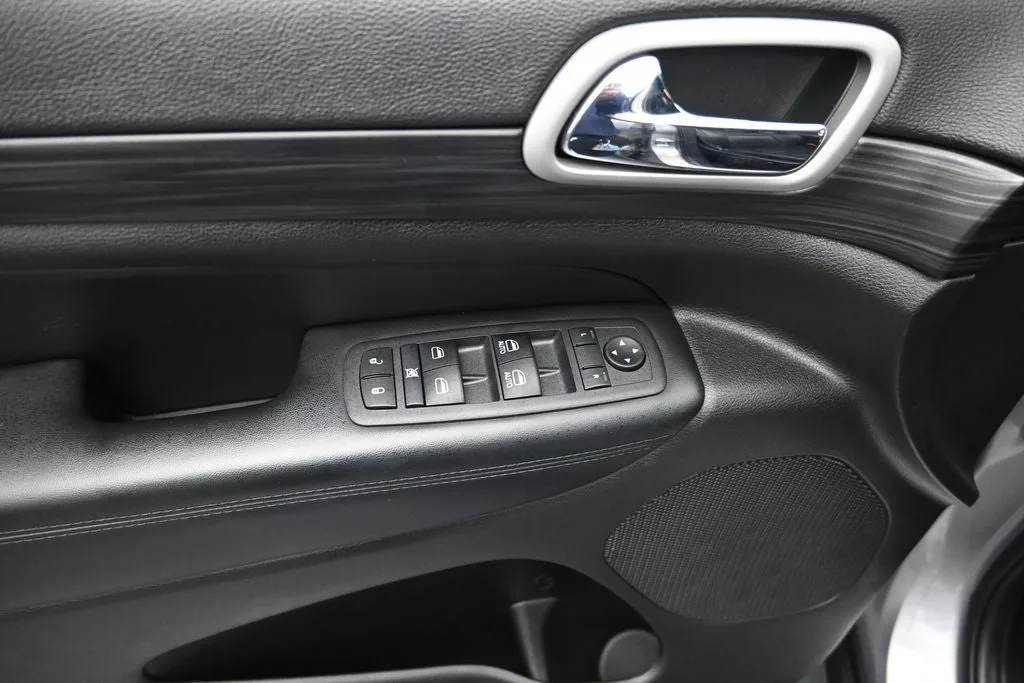 2021 Jeep Grand Cherokee Laredo E photo 10