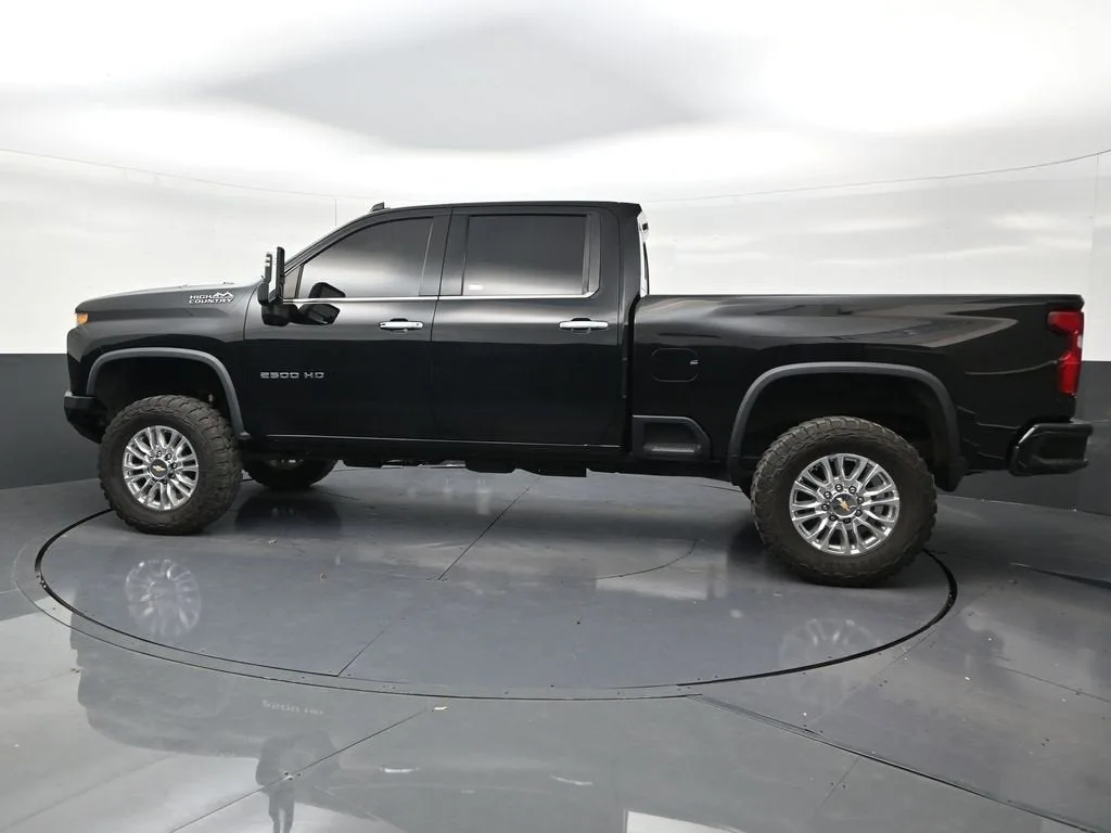 2021 Chevrolet Silverado 2500 HD High Country photo 2