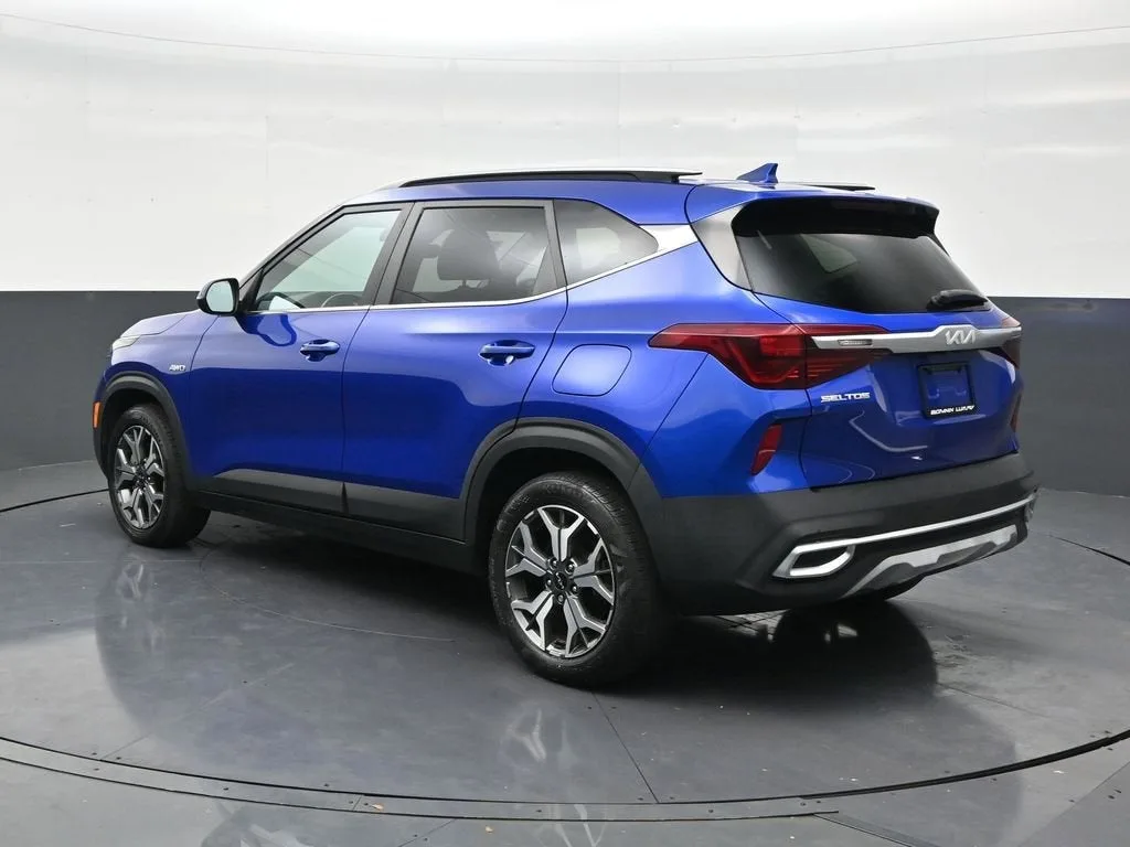 2023 Kia Seltos EX photo 3