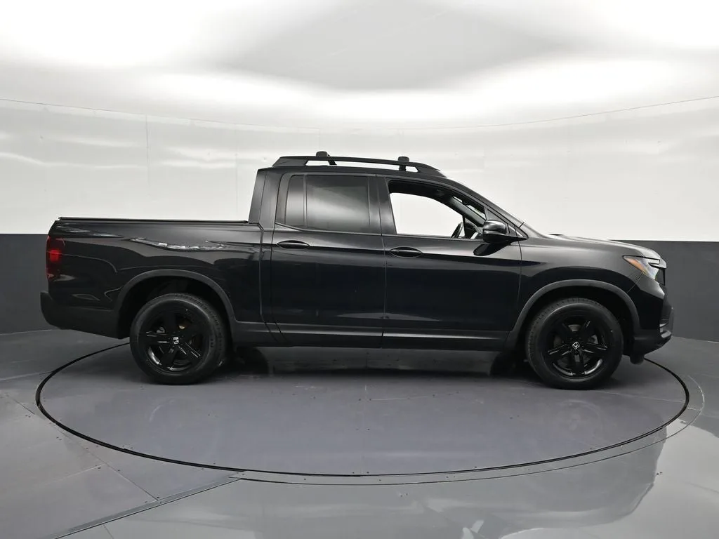 2023 Honda Ridgeline Black Edition photo 4