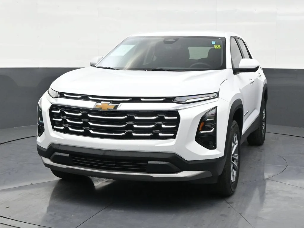 2025 Chevrolet Equinox LT photo 8