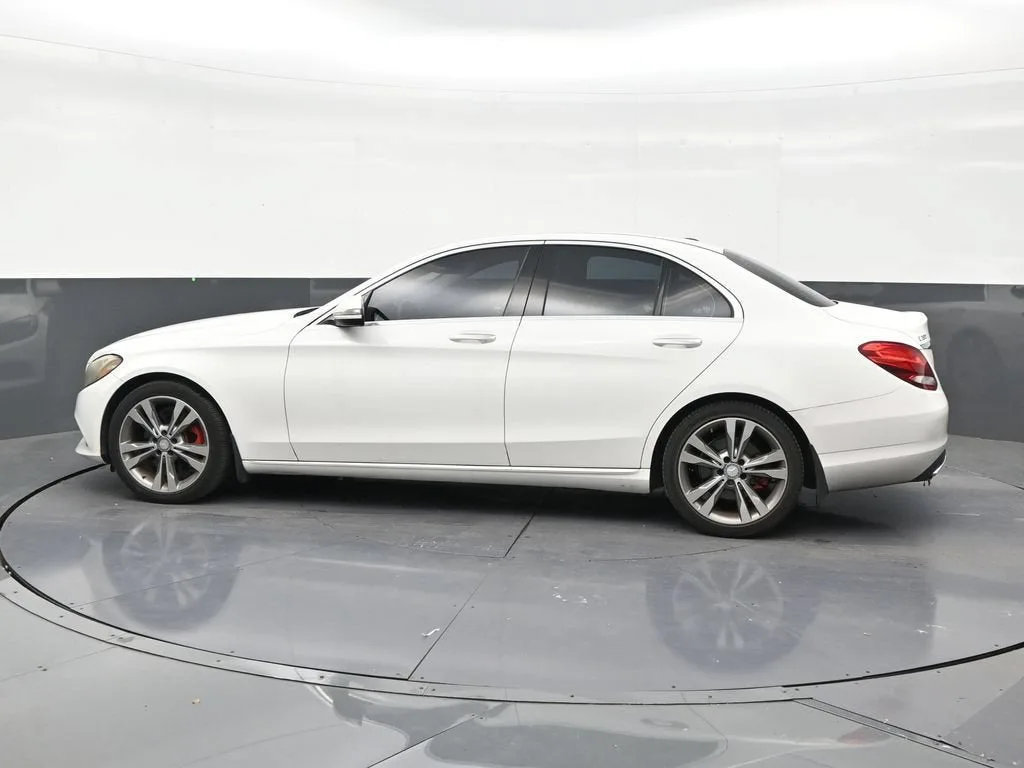 2016 Mercedes-Benz C-Class C 300 photo 2
