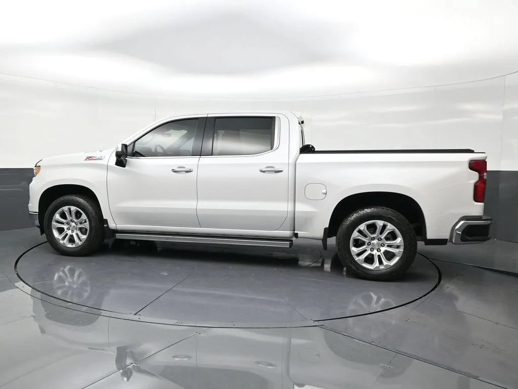 2023 Chevrolet Silverado 1500 LTZ photo 2