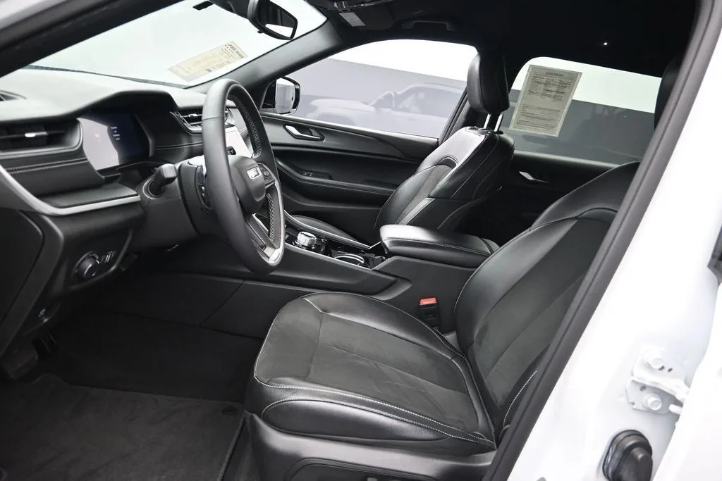 2023 Jeep Grand Cherokee L Altitude photo 12