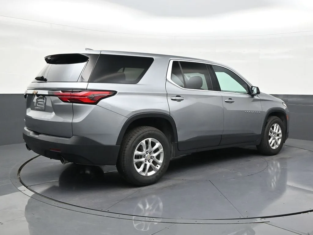 2023 Chevrolet Traverse LS photo 5
