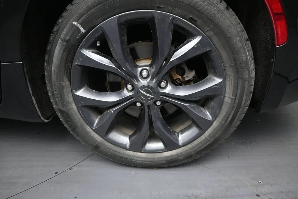 2019 Chrysler Pacifica Limited photo 10