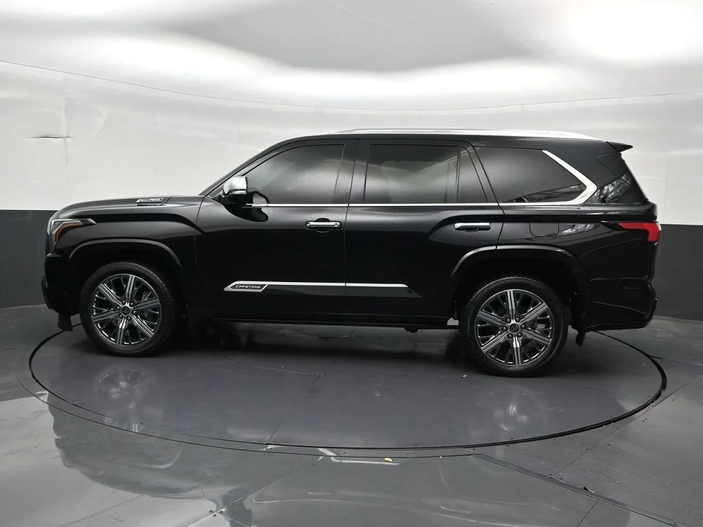 2024 Toyota Sequoia Capstone photo 2