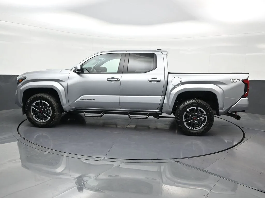 2026 Toyota Tacoma TRD Sport photo 2