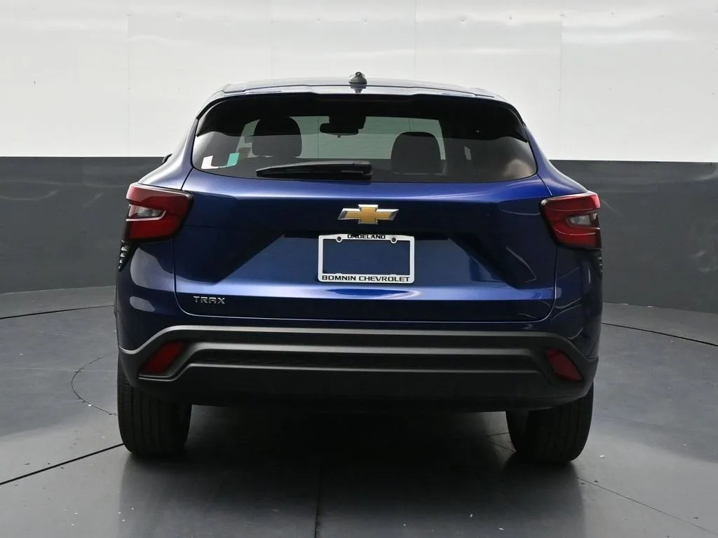 2024 Chevrolet Trax LS photo 4