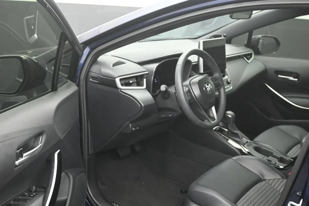 2025 Toyota Corolla XSE photo 11