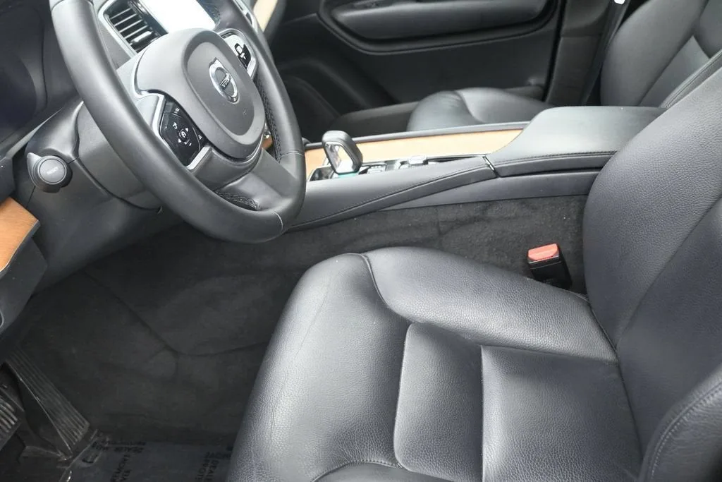 2024 Volvo XC90 B6 Plus Bright Theme 7-Seater photo 12