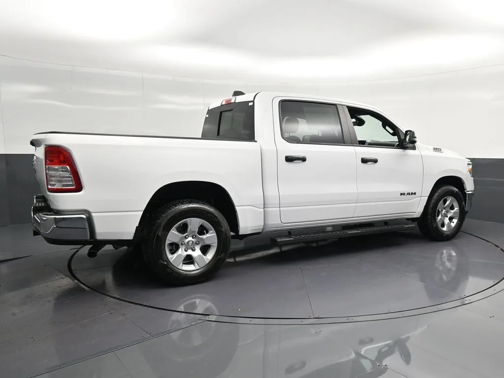 2024 RAM 1500 Big Horn/Lone Star photo 3