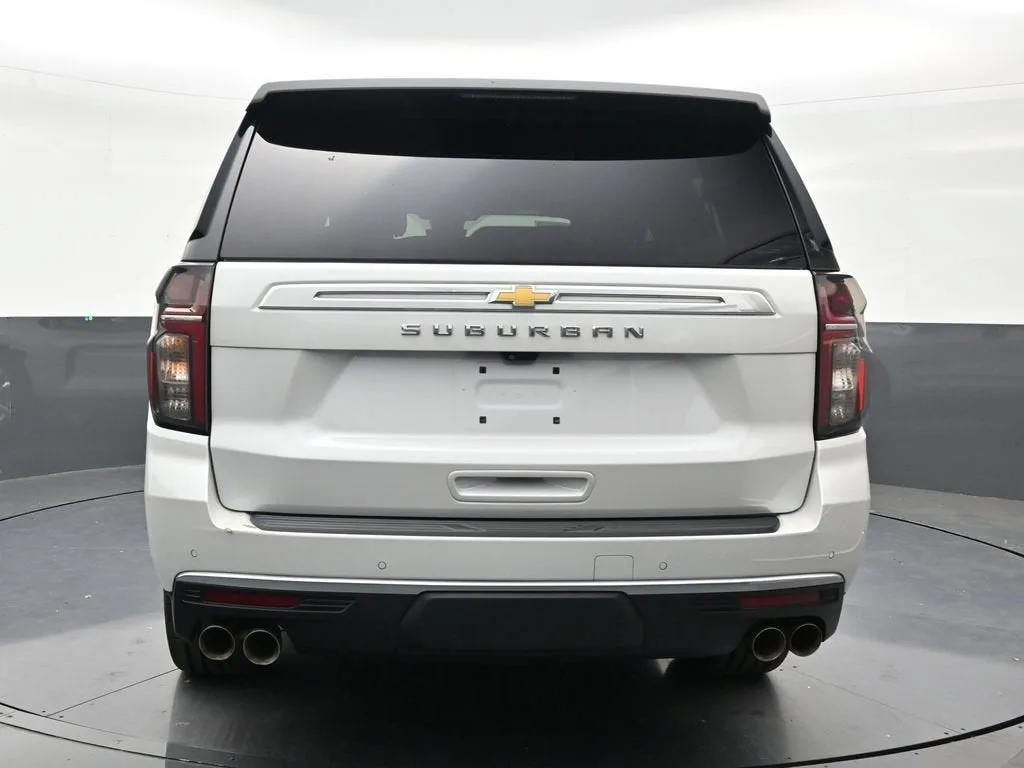 2023 Chevrolet Suburban High Country photo 4