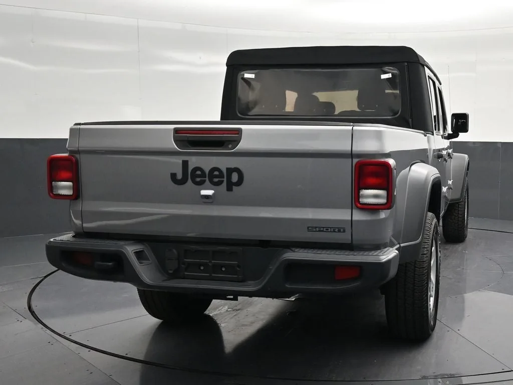 2020 Jeep Gladiator Sport photo 2