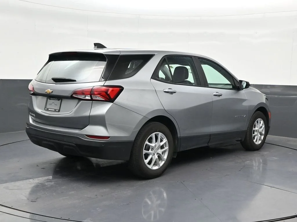 2024 Chevrolet Equinox LS photo 5