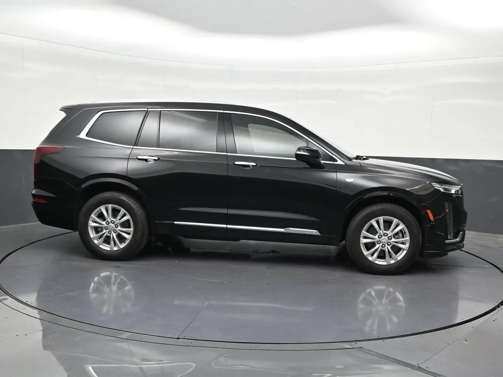 2025 Cadillac XT6 Luxury photo 7