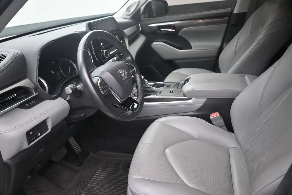 2021 Toyota Highlander Limited photo 12