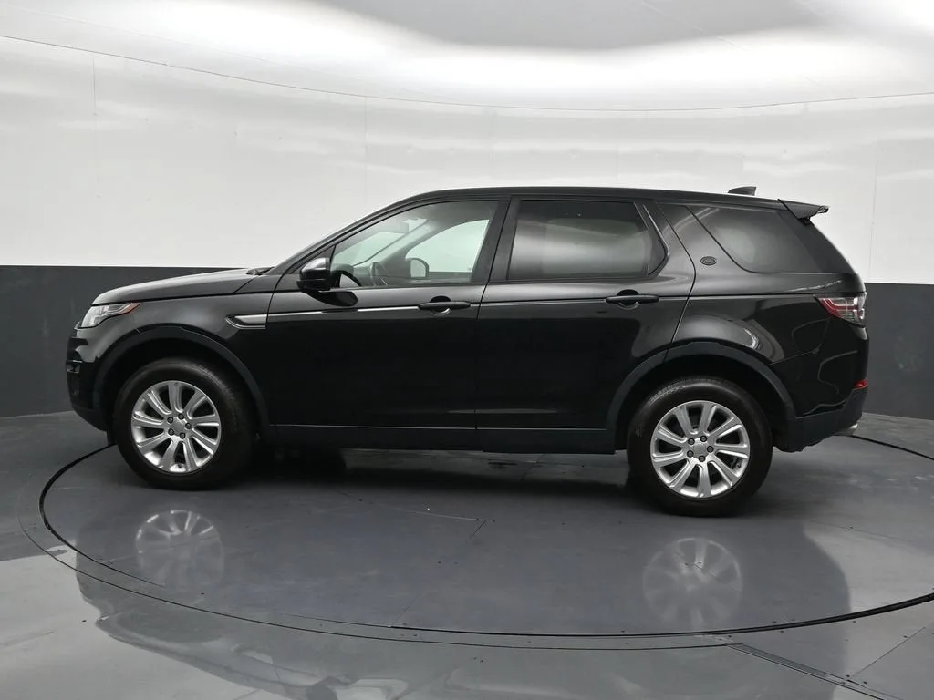 2018 Land Rover Discovery Sport SE photo 2