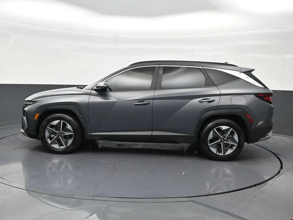 2025 Hyundai Tucson SEL photo 2